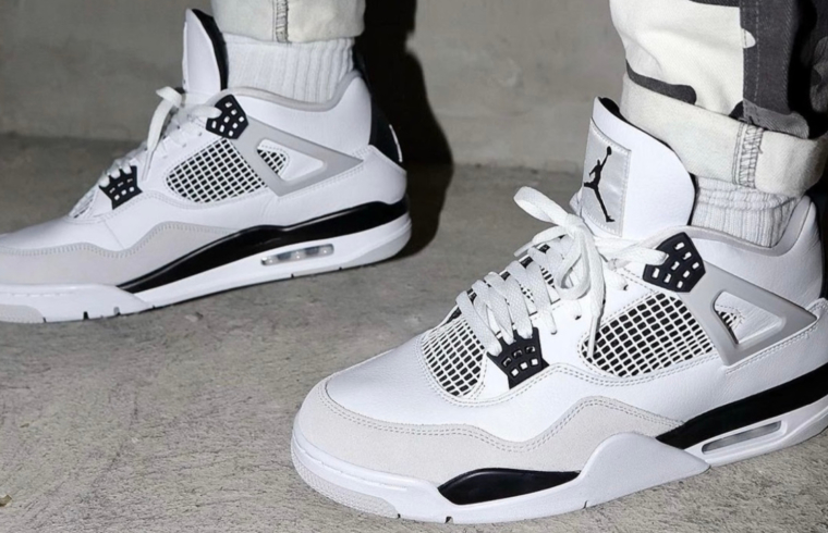 Air Jordan 4 ‘’Military Black’’